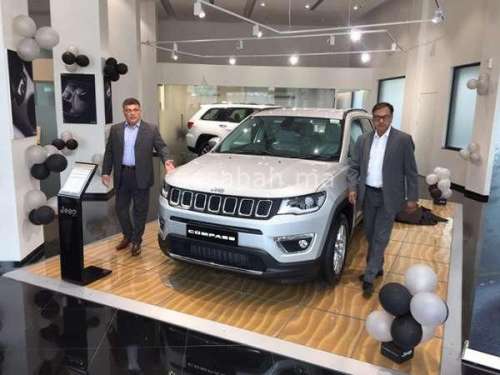 From-Left-to-Right-–-Mr.-Rajiv-Vohra-Director-Landmark-Group-and-Mr.-T.V.C-Rao-VP-After-Sales-Service-Landmark-Group- | جريدة الصباح