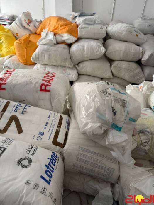 جمارك تطوان تداهم مستودعات بمرتيل وتحجز أطنانا من البلاستيك 