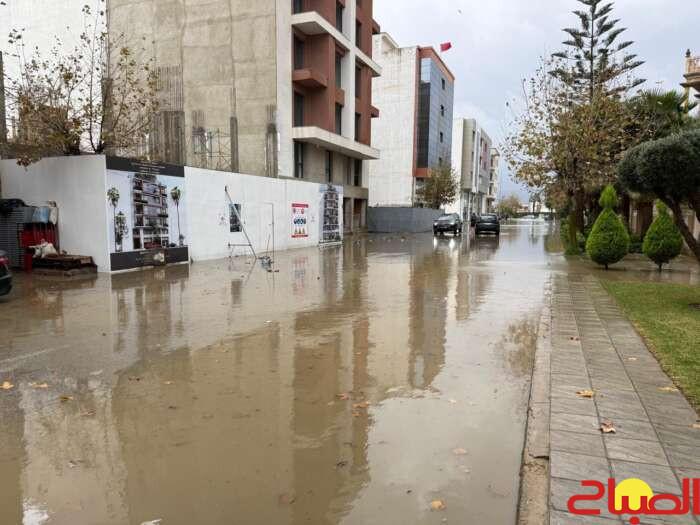 أمطار قليلة تُغرق شوارع تطوان