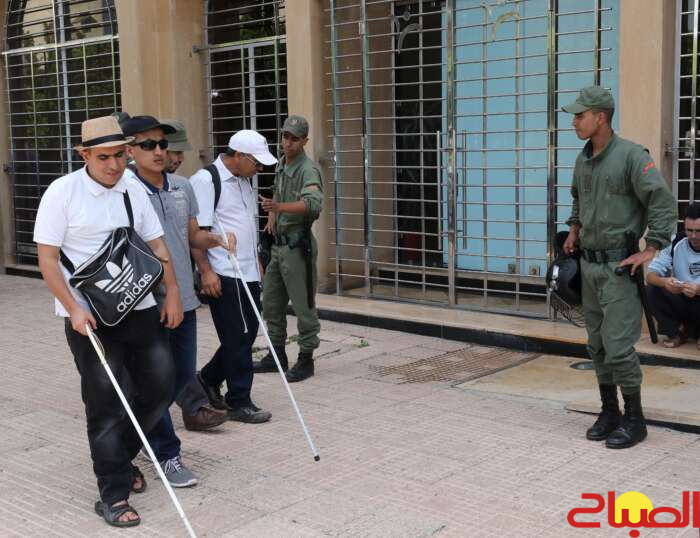“مطالب عالقة” تخرج المكفوفين إلى الشارع