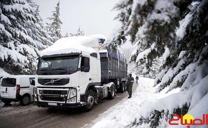 حوادث قاتلة وحصار بسبب الثلوج