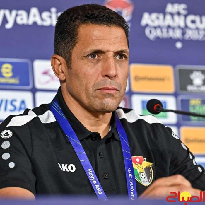 عموتة يوقع للأهلي