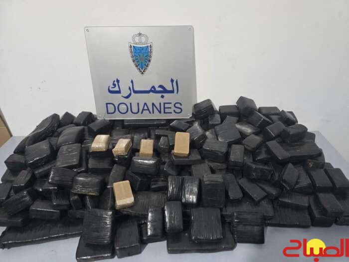 بالصور.. إيقاف نرويجي متلبسا بتهريب 62 كيلوغراما من الحشيش بباب سبتة