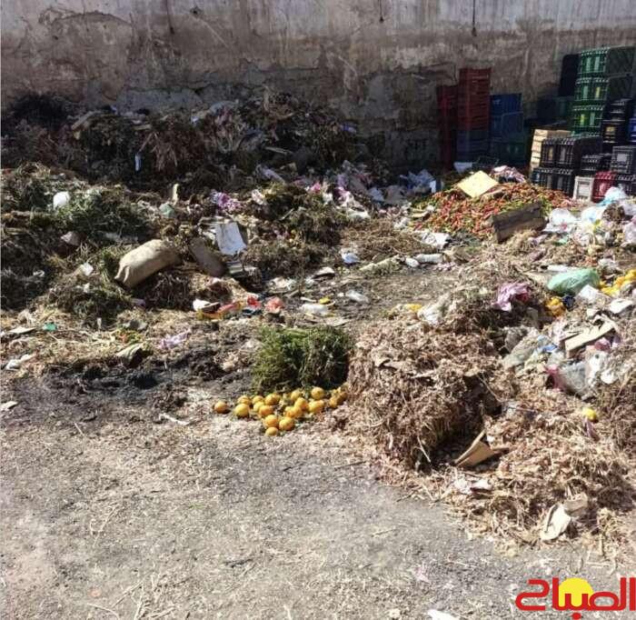 سوق الجملة بسلا يغرق في مستنقع الأزبال 