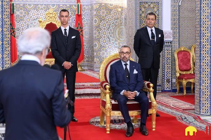 الملك يستقبل والي بنك المغرب