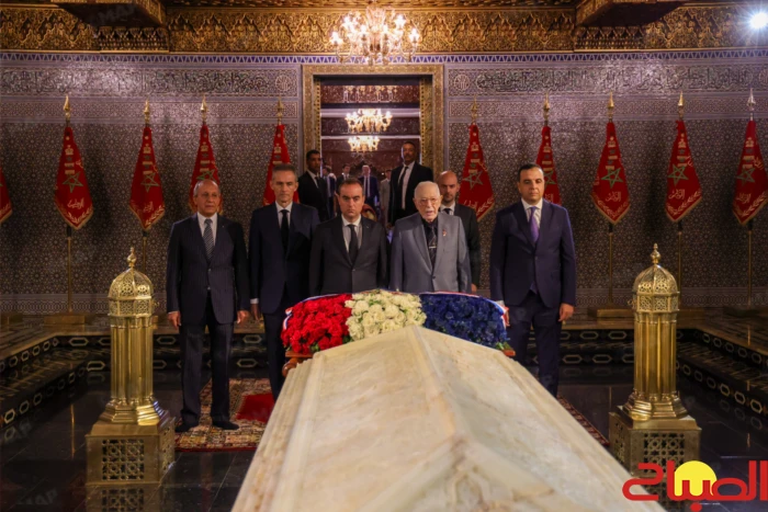 الوزير الأول الفرنسي يزور ضريح محمد الخامس